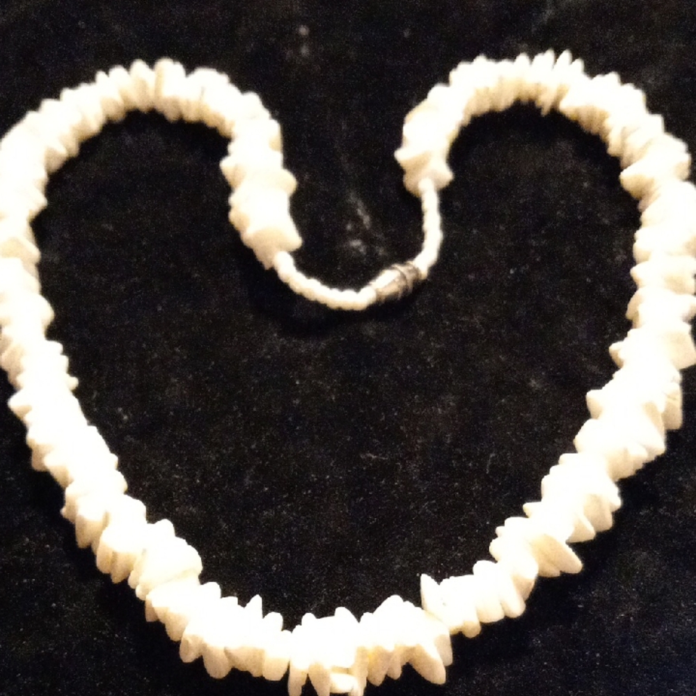Vintage White Shell Necklace 16 In Long.